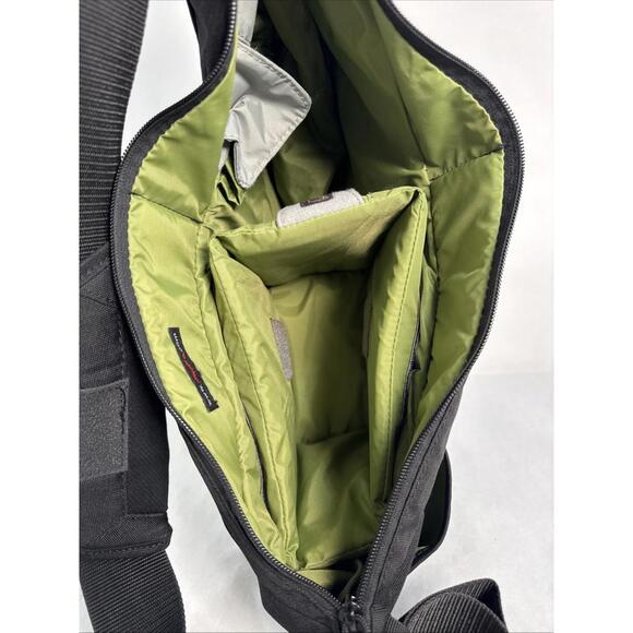 Lowepro Passport Sling Black DSLR Camera Bag One-Shoulder, Expandable